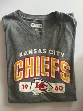 NFL Kansas City Chiefs t-shirt. Men's size medium. Short sleeve